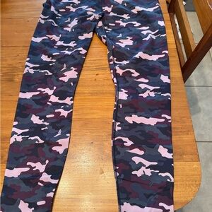 Fabletics womens Pink and maroon camouflage Leggings. 26inch length.